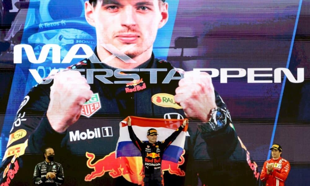 gp-d&rsquo;abou-dhabi:-max-verstappen-arrache-sa-premiere-etoile-dans-le-dernier-tour