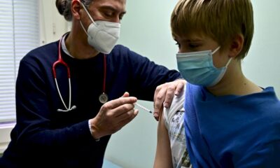 covid-19:-plusieurs-pays-europeens-se-lancent-dans-la-vaccination-des-enfants