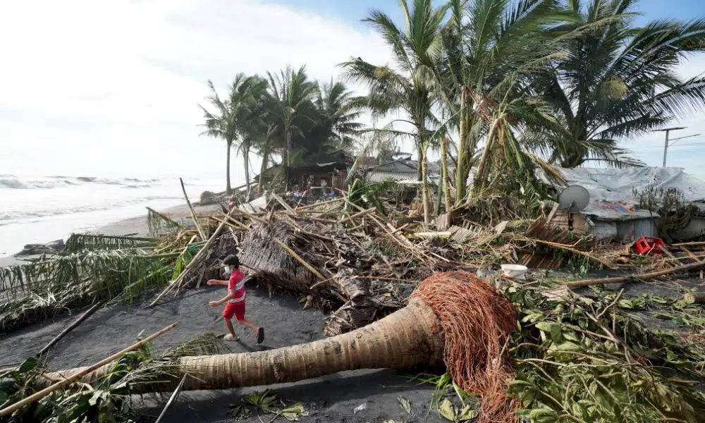 philippines:-le-puissant-typhon-rai-fait-au-moins-12-morts