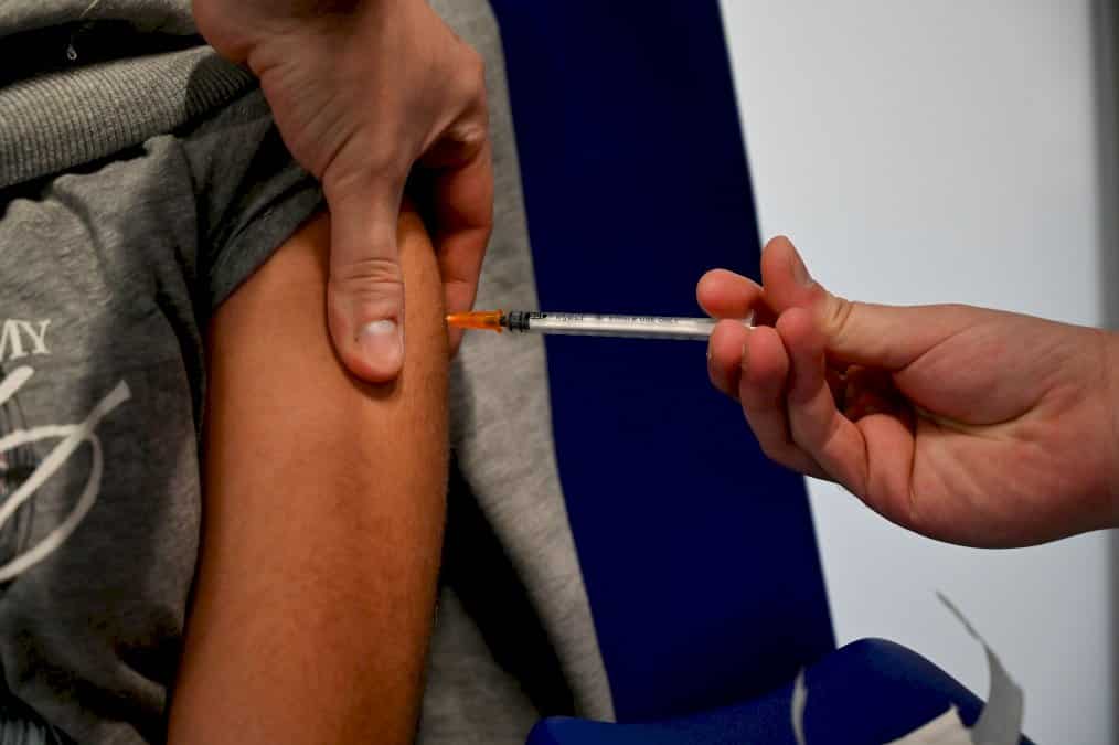 covid-19:-les-restrictions-se-multiplient,-pression-sur-les-non-vaccines