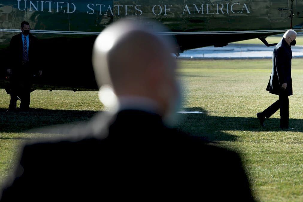 paralysie-politique,-flambee-de-covid:-la-presidence-biden-craque-de-toutes-parts