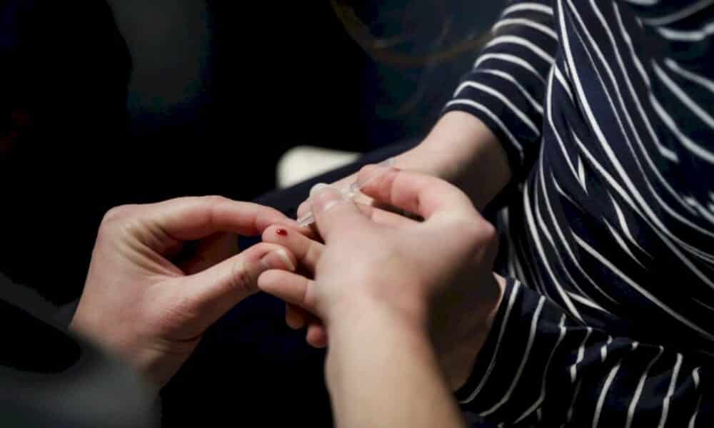 covid-19:-face-a-la-vague,-la-vaccination-des-enfants-debute-ce-mercredi-en-france