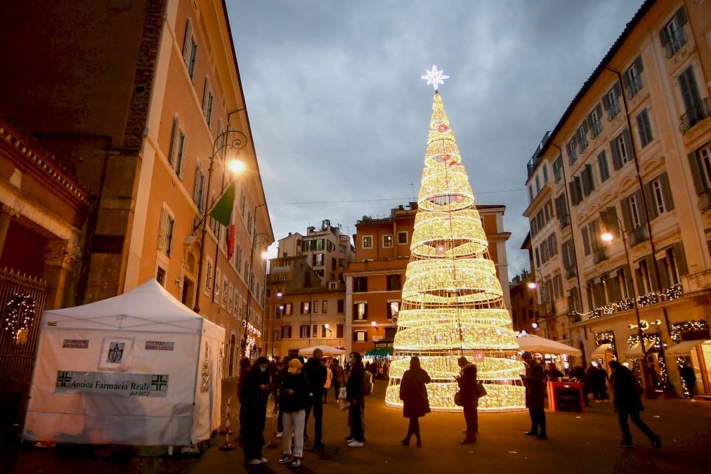 covid-19:-la-flambee-de-contaminations-s&rsquo;accelere-a-la-veille-de-noel