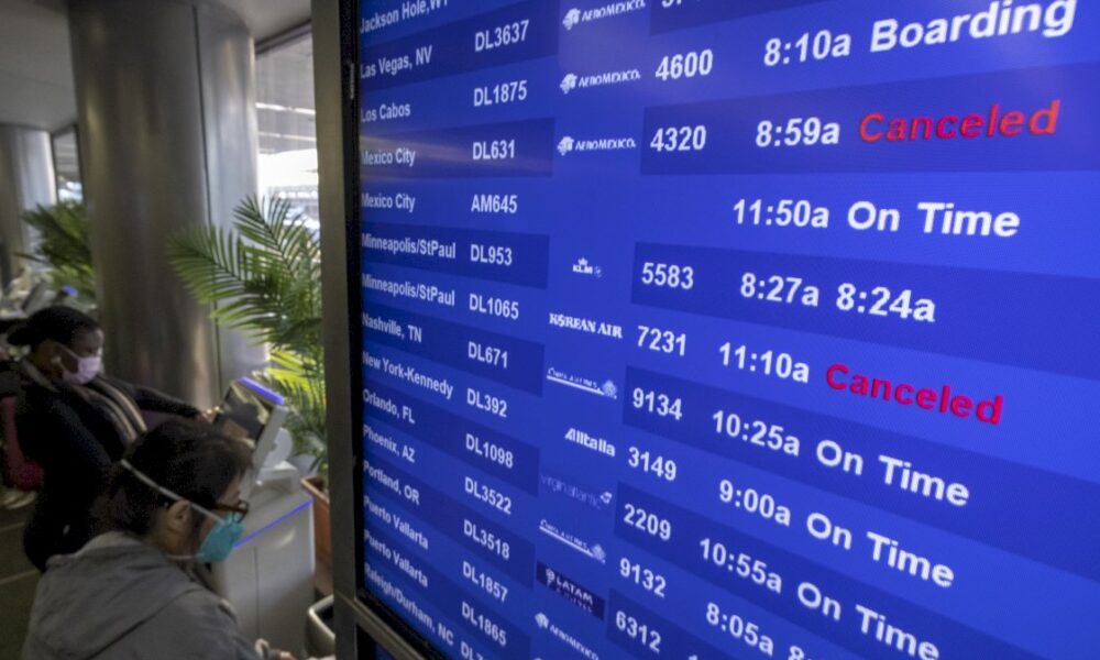 omicron:-plus-de-2.000-vols-annules-dans-le-monde-la-veille-de-noel