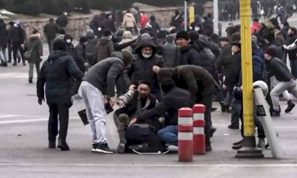 kazakhstan:-le-president-refuse-de-negocier-et-ordonne-de-« tirer-pour-tuer »