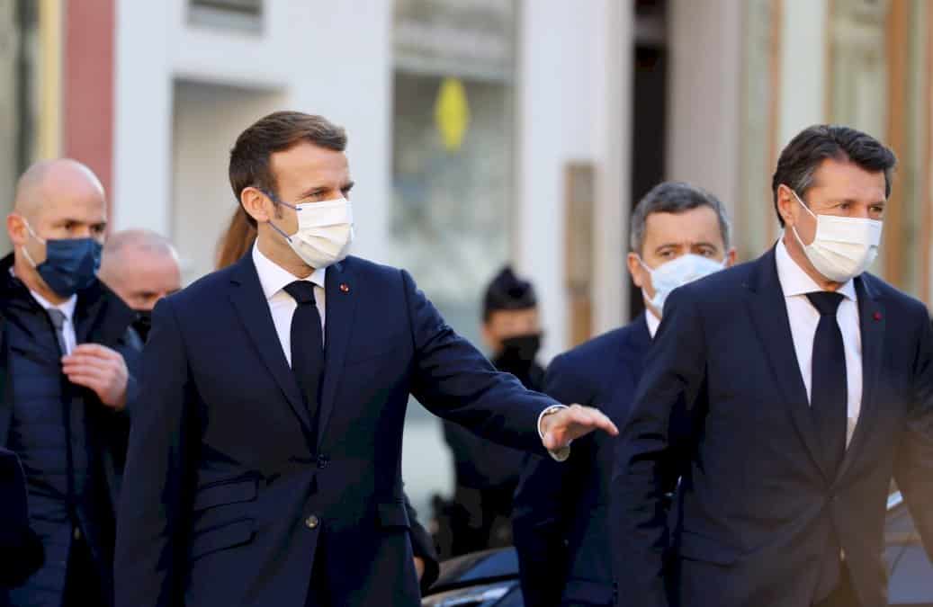 presidentielle:-macron-a-l&rsquo;offensive-sur-la-securite,-la-droite-etrille-son-bilan
