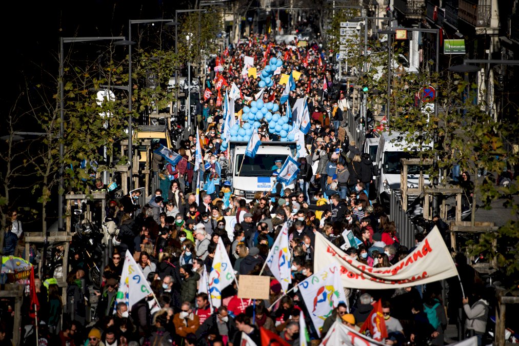 ecoles:-large-greve-des-enseignants,-le-gouvernement-promet-des-avancees