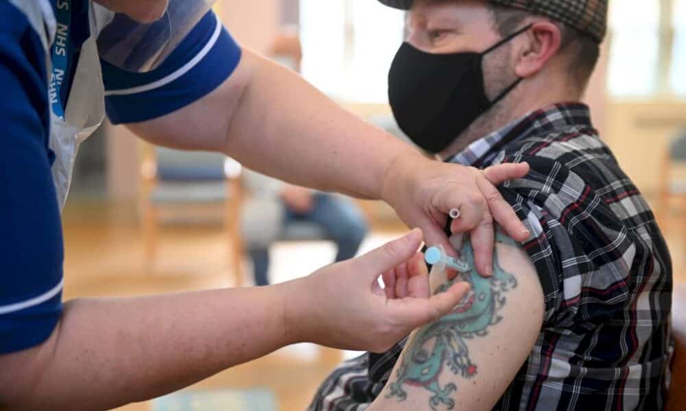 covid:-« signes-encourageants »-au-royaume-uni-pour-la-levee-des-restrictions