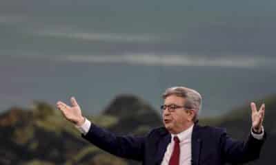 dans-un-meeting-immersif,-melenchon-se-projette-vers-« les-nouvelles-frontieres-de-l&rsquo;humanite »