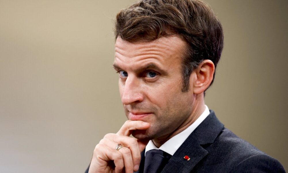 presidentielle:-macron-obtient-son-pass,-la-droite-se-depasse
