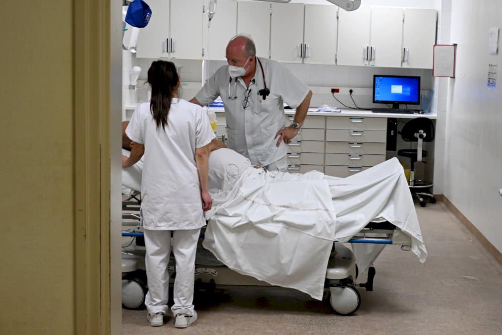 la-fuite-ou-le-desert:-la-grande-depression-du-systeme-de-sante-francais