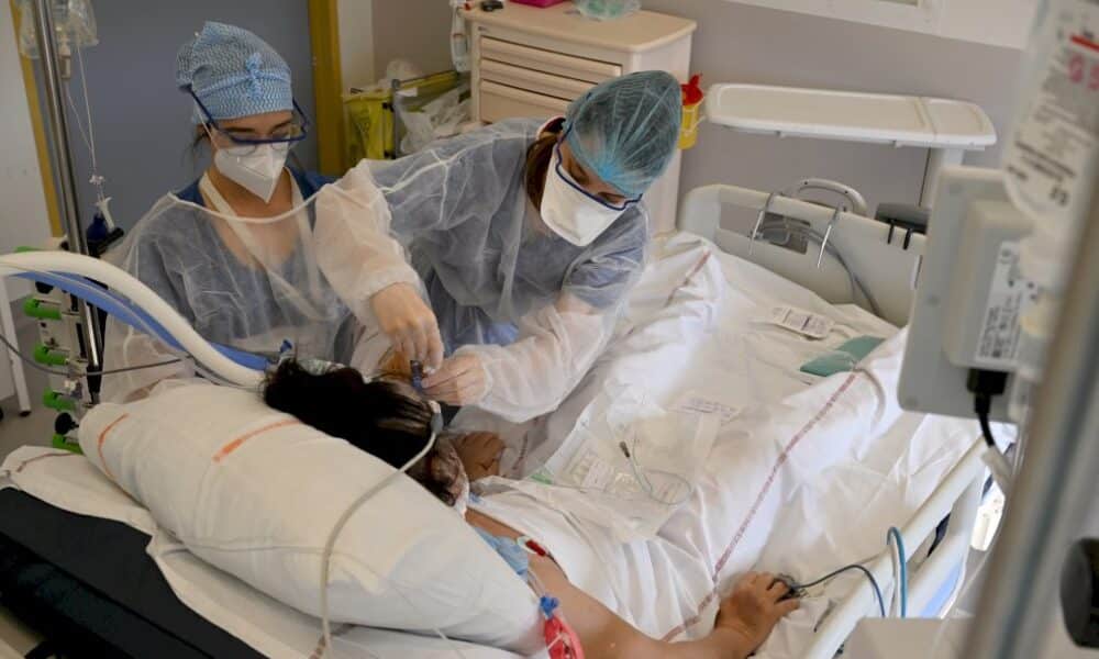 covid-19:-les-hospitalisations-repassent-au-dessus-du-seuil-de-30.000