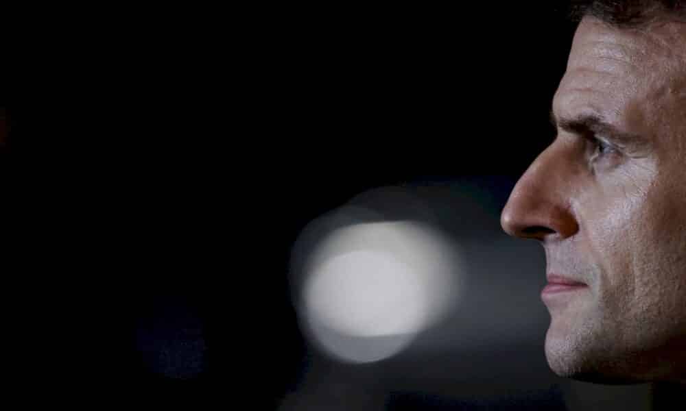 presidentielle:-macron-premier-candidat-a-decrocher-les-500-parrainages,-ses-rivaux-en-region