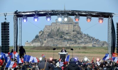 au-pied-du-mont-saint-michel,-zemmour-presente-sa-nouvelle-recrue-et-exalte-la-« puissance »-de-la-france