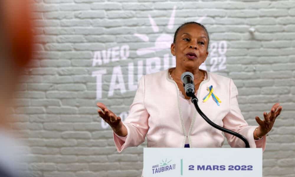 presidentielle:-taubira-se-retire,-macron-toujours-concentre-sur-l&rsquo;ukraine