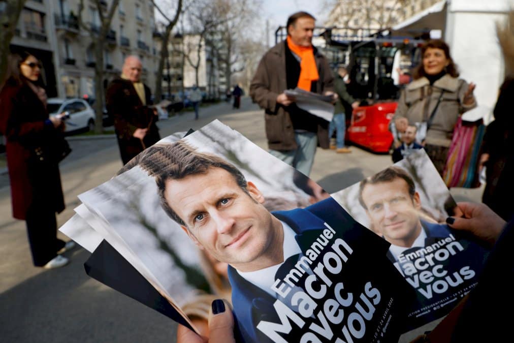 presidentielle:-les-candidats-ecologiste-et-socialiste-manifestent-pour-l&rsquo;ukraine