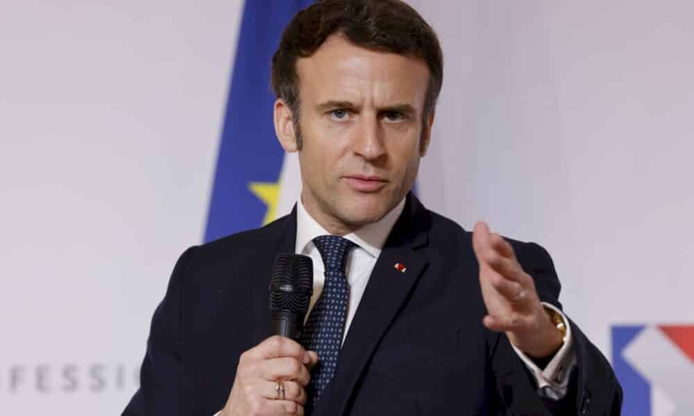 retraite:-macron-propose-report-progressif-a-65-ans,-montant-minimum-et-suppression-de-regimes-speciaux,-annonce-attal