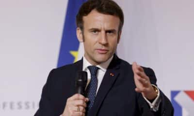 retraite:-macron-propose-report-progressif-a-65-ans,-montant-minimum-et-suppression-de-regimes-speciaux,-annonce-attal