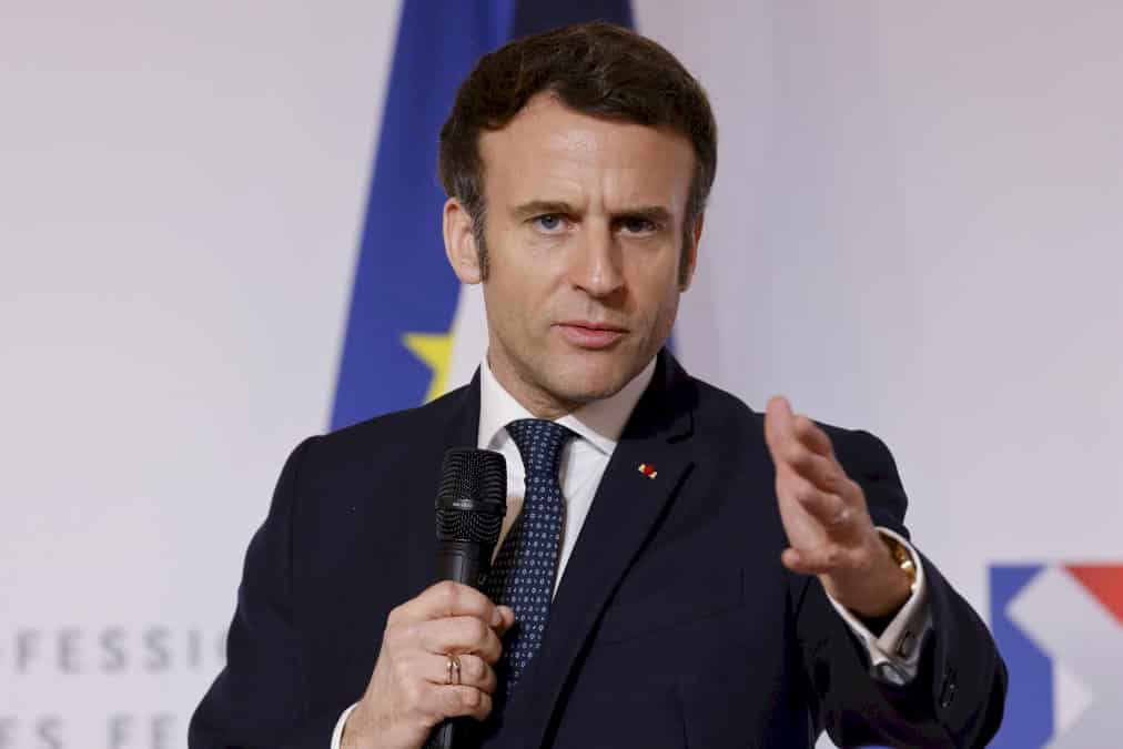 retraite:-macron-propose-report-progressif-a-65-ans,-montant-minimum-et-suppression-de-regimes-speciaux,-annonce-attal