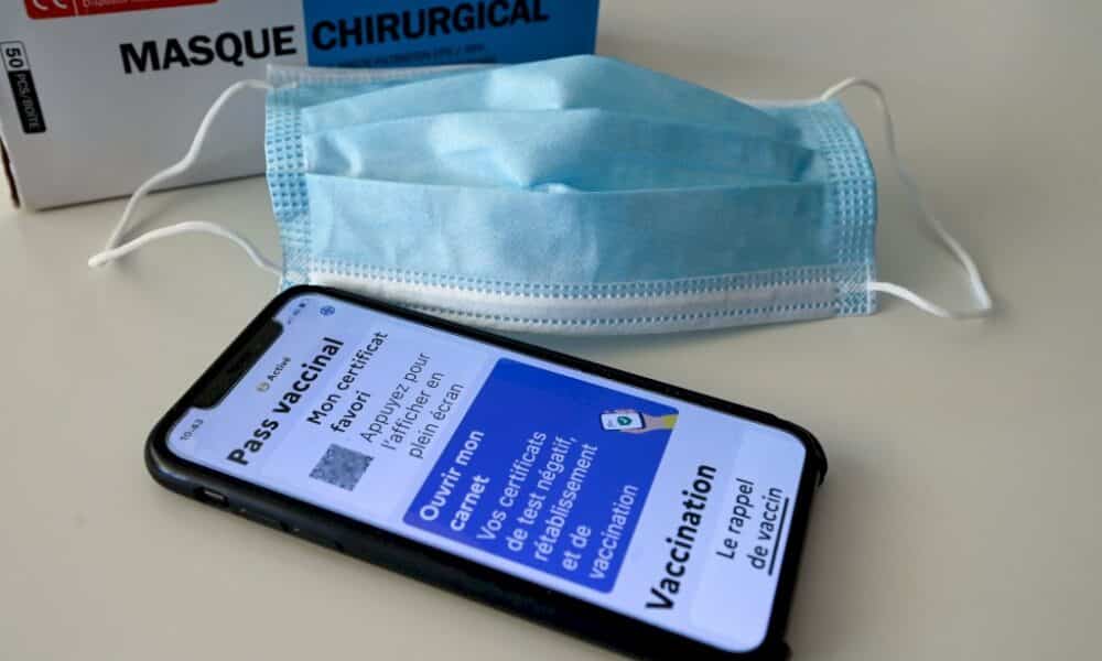 covid:-malgre-un-rebond,-la-france-s&rsquo;apprete-a-lever-l&rsquo;essentiel-des-restrictions