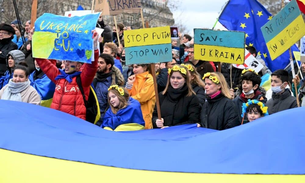 rassemblements-de-soutien-a-l&rsquo;ukraine-a-paris-et-d&rsquo;autres-villes-francaises