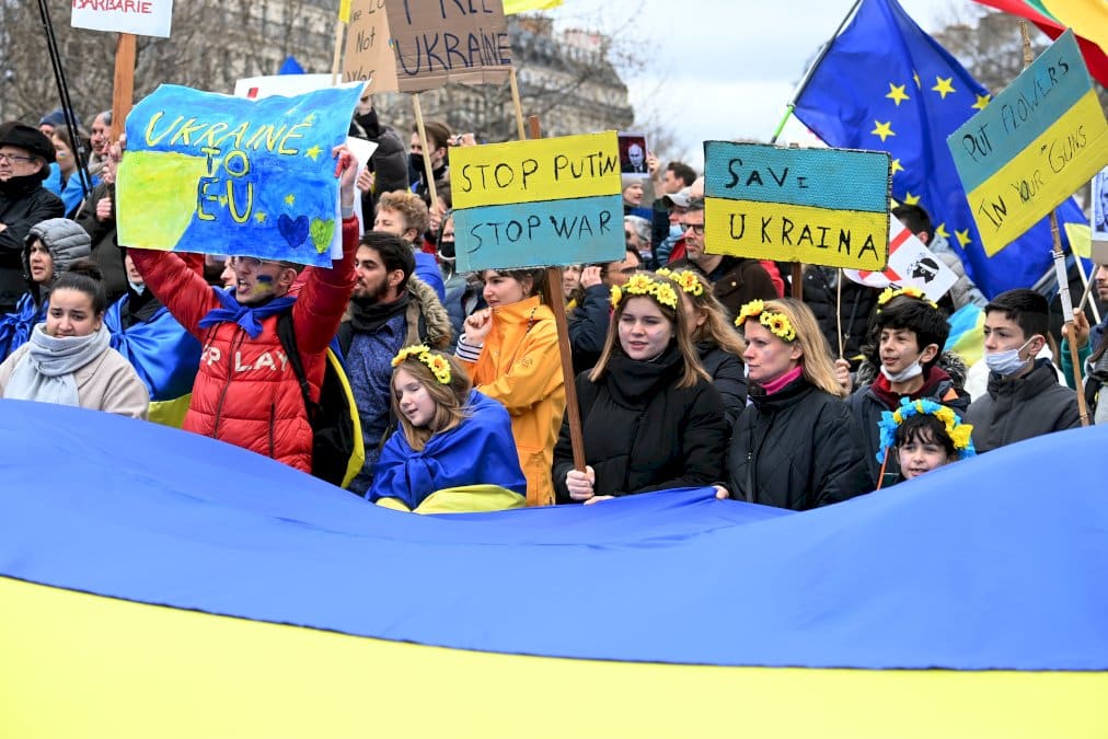 rassemblements-de-soutien-a-l&rsquo;ukraine-a-paris-et-d&rsquo;autres-villes-francaises