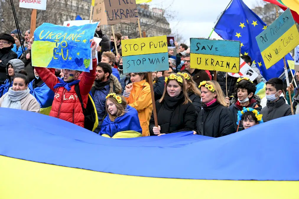 rassemblements-de-soutien-a-l’ukraine-a-paris-et-d’autres-villes-francaises