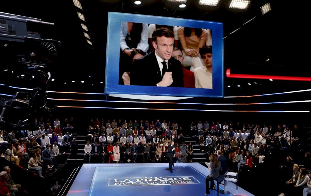presidentielle:-les-candidats-croisent-le-fer-a-distance