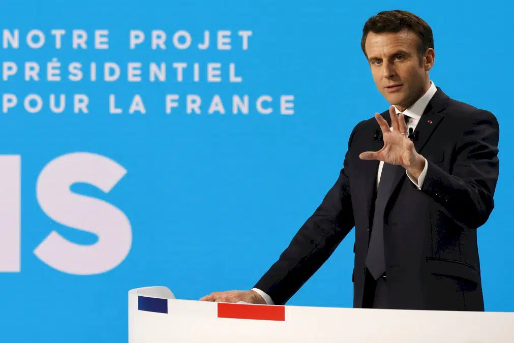 presidentielle:-le-candidat-macron-promet-baisses-d’impots-et-plein-emploi