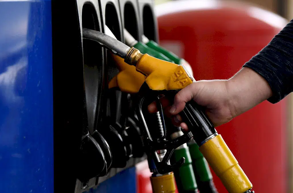 Carburants : la fin des remises fait s'envoler les prix à la pompe, l'essence bondit de 19 centimes
