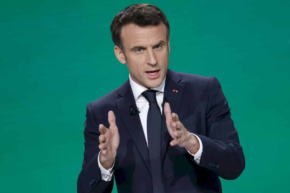 presidentielle:-macron-defend-son-projet,-pecresse-s&rsquo;en-demarque