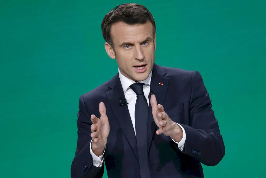 presidentielle:-macron-defend-son-projet,-pecresse-s’en-demarque