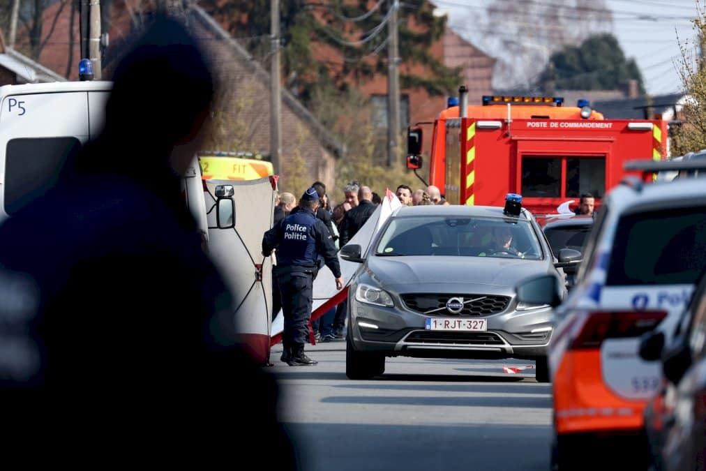 belgique:-une-voiture-fonce-sur-une-foule-allant-a-un-carnaval,-au-moins-six-morts