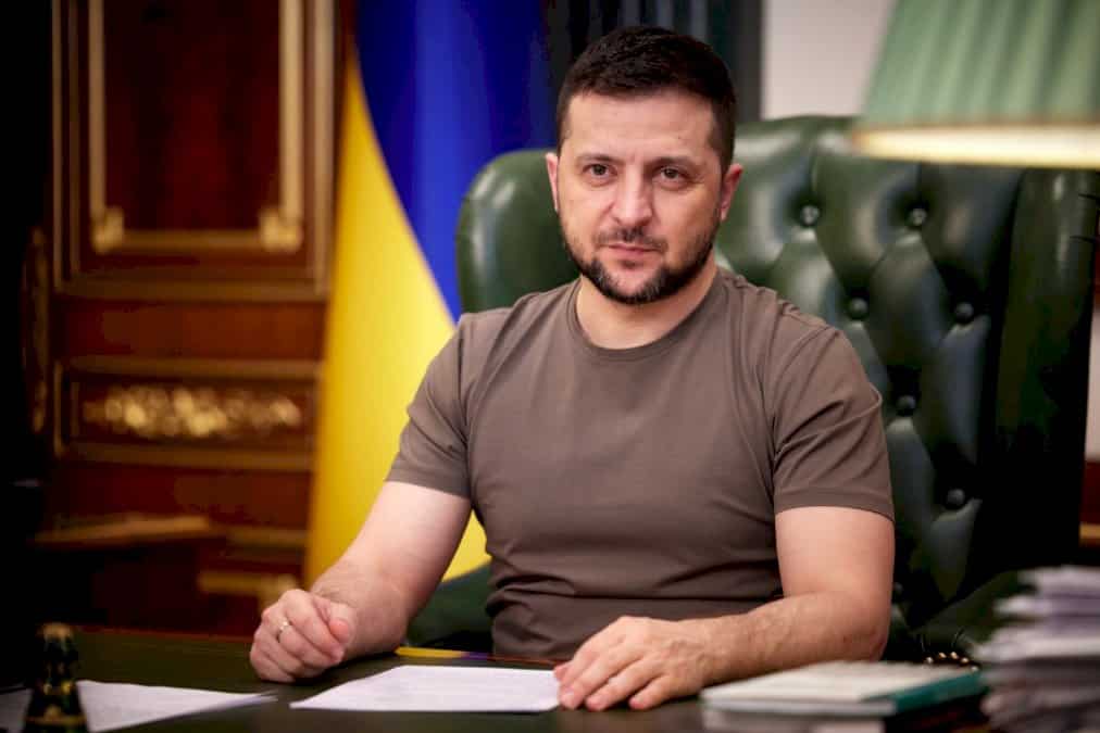 presidentielle:-le-parlement-attend-le-president-zelensky