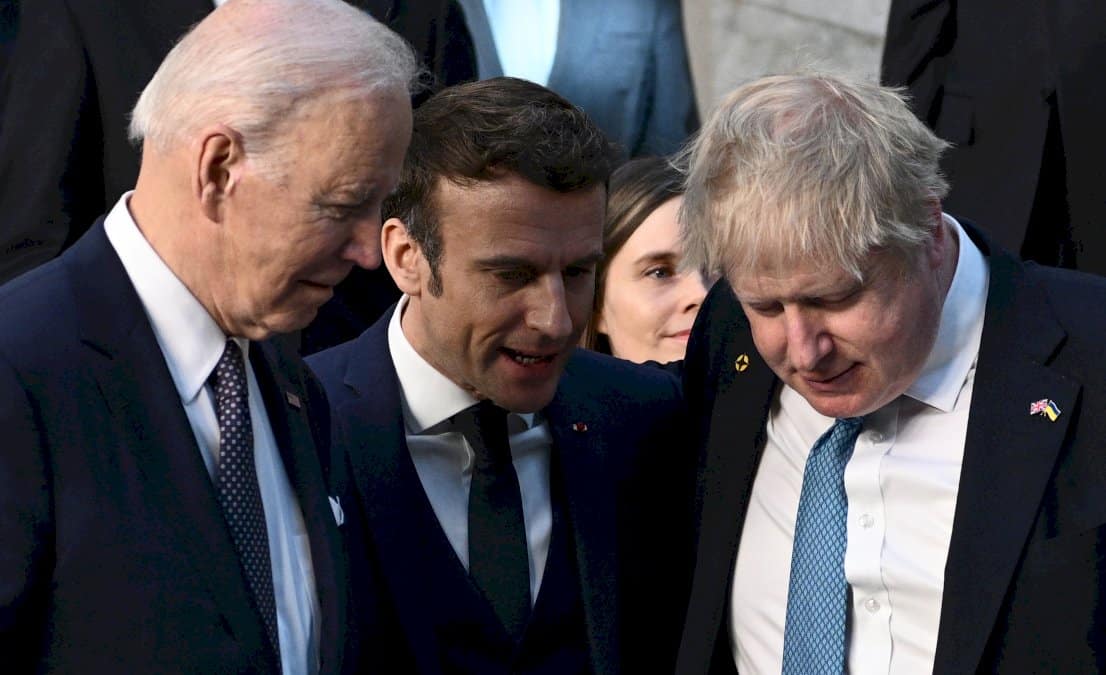 presidentielle:-macron-accapare-par-l&rsquo;ukraine,-pecresse-positive-au-covid