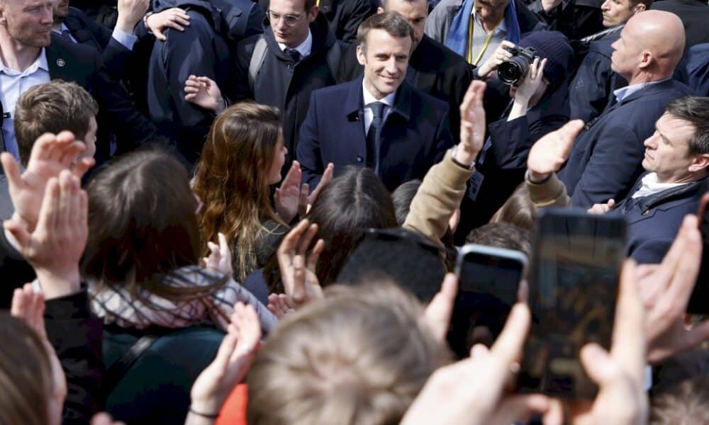 presidentielle:-macron-entre-de-plain-pied-dans-l&rsquo;arene