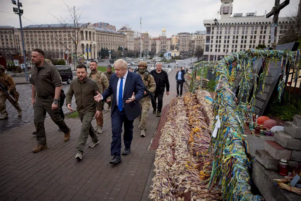 l’ukraine-prete-pour-la-« grande-bataille »-dans-l’est,-les-evacuations-se-poursuivent