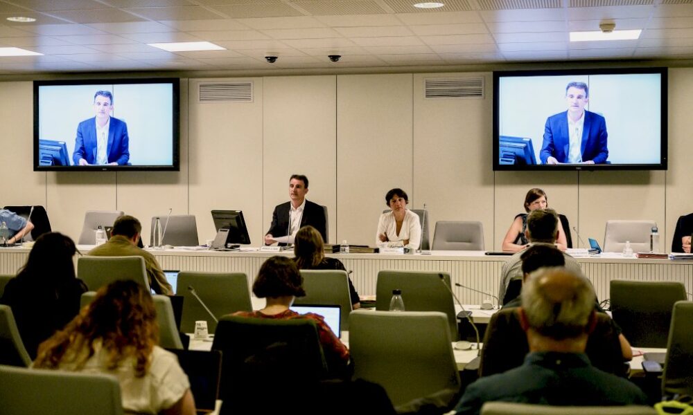 tempete-dans-une-piscine:-grenoble-autorise-le-port-du-burkini