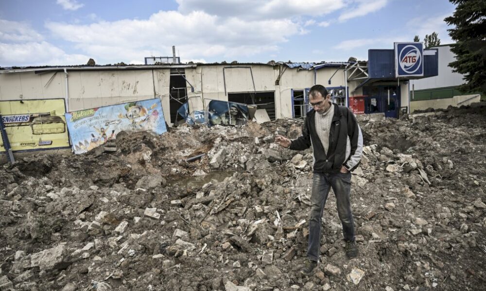 ukraine:-les-russes-avancent-dans-l&rsquo;est-et-tentent-de-renforcer-leur-emprise-au-sud