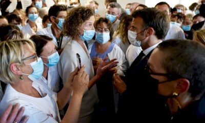macron-au-chevet-du-systeme-de-sante-dans-un-centre-hospitalier-a-cherbourg