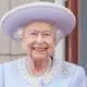 elizabeth-ii-acclamee-au-balcon-de-buckingham-pour-son-jubile-historique