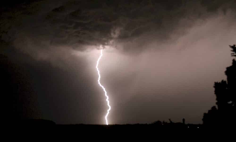 orages:-65-departements-places-en-vigilance-orange