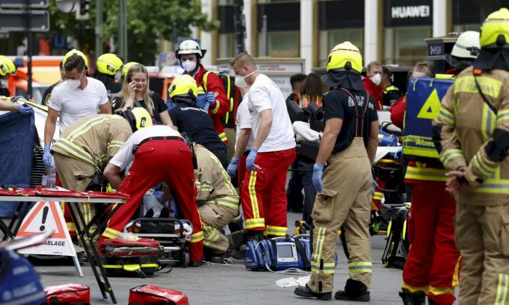 allemagne-:-une-voiture-percute-des-passants-dans-le-centre-de-berlin,-un-mort