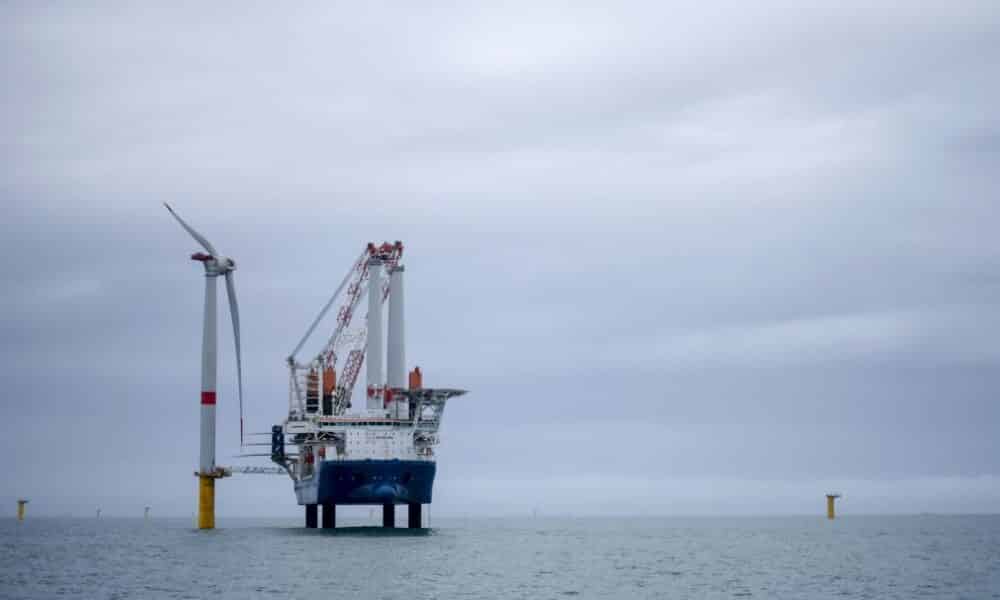 la-france-produit-sa-premiere-electricite-eolienne-en-mer
