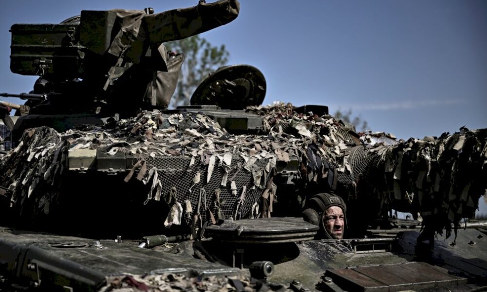 l&rsquo;ukraine-suspendue-a-une-decision-de-ses-allies-d&rsquo;accelerer-les-livraisons-d&rsquo;armes