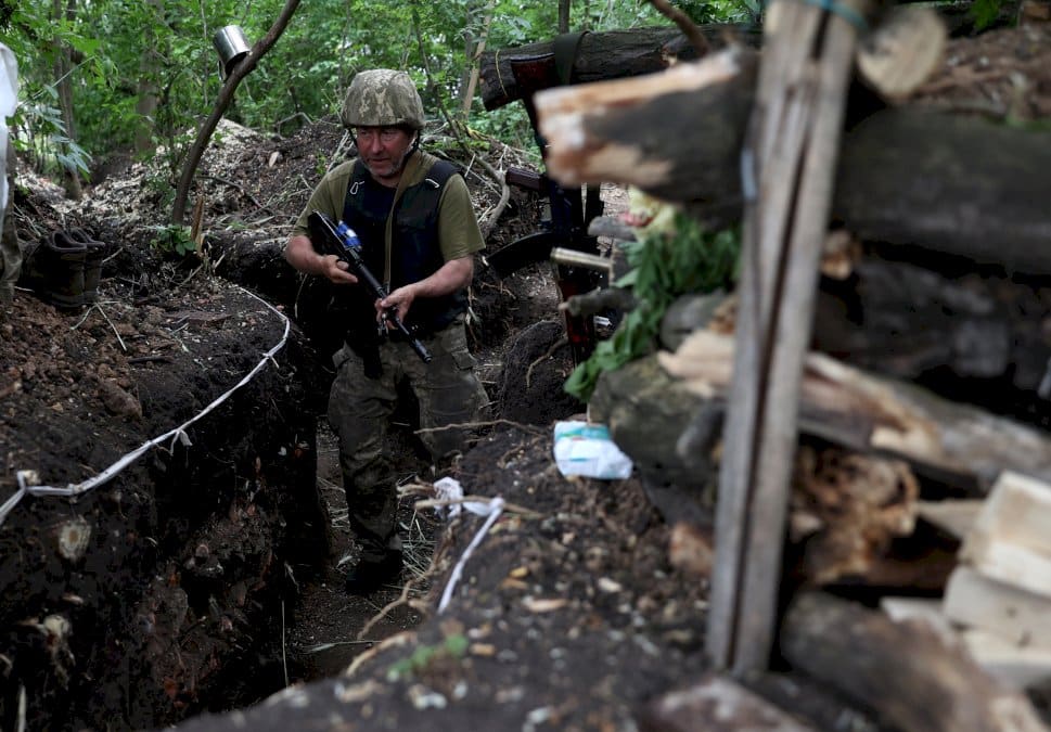 ukraine:-les-bombardements-russes-s’intensifient-au-seuil-d’une-semaine-« historique »-pour-kiev