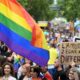 paris-prend-des-couleurs-arc-en-ciel-avec-la-marche-des-fiertes-lgbt+