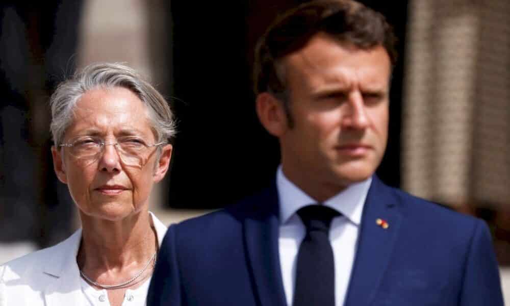 La cote de popularité de Macron et Borne rebondit après deux mois de défiance