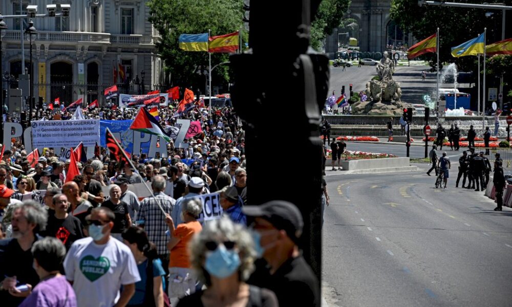 des-milliers-de-personnes-disent-« non »-a-l&rsquo;otan-a-madrid,-ville-hote-de-son-prochain-sommet