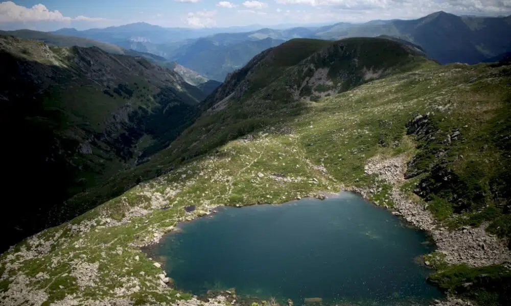 dans-les-pyrenees,-les-lacs-de-montagne-« sentinelles »-du-rechauffement-climatique